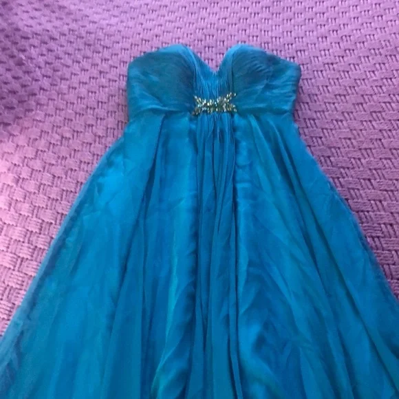 Strapless gown - Picture 2 of 5